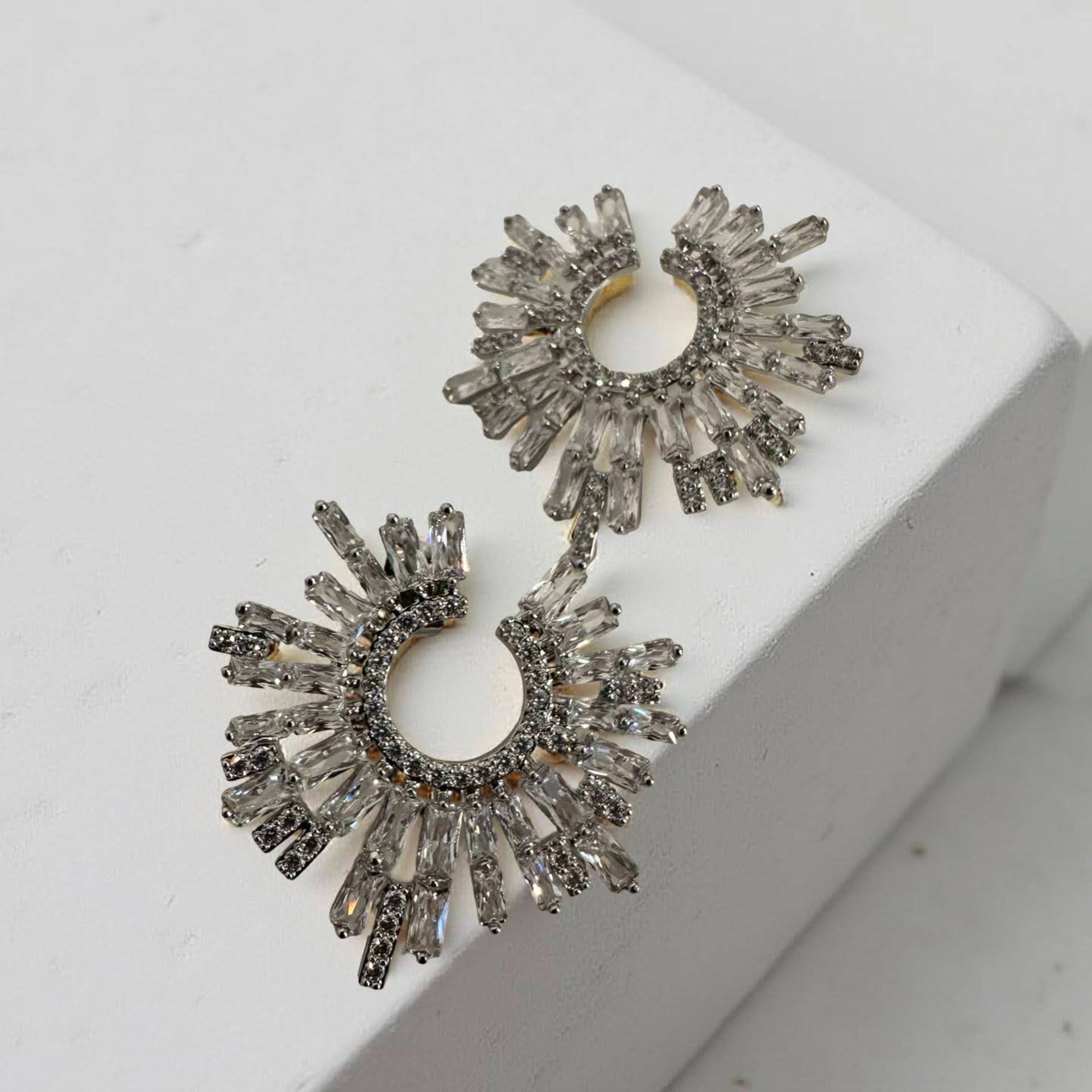 Işıltılı Statement Halka Küpe | Modern Luxury