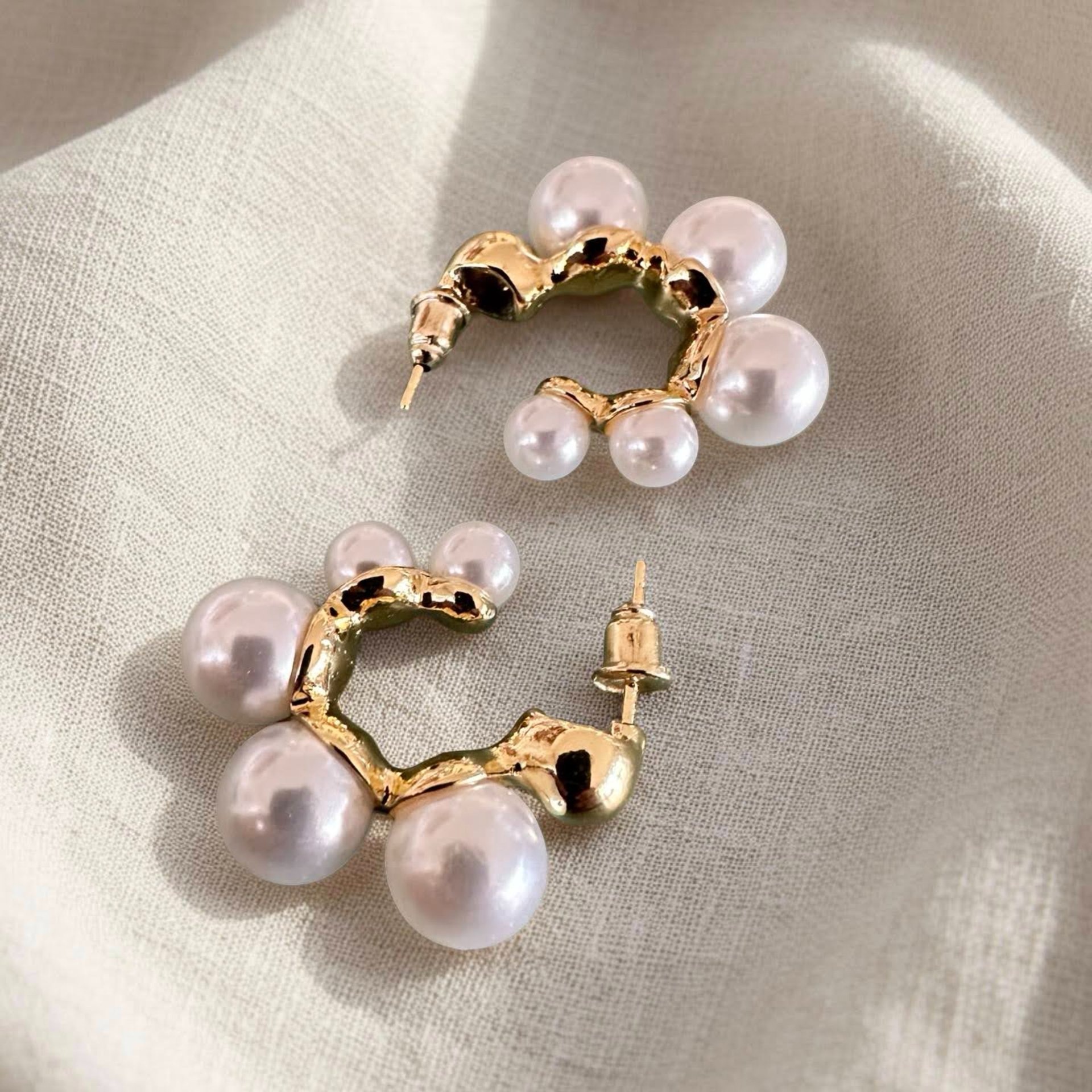 Pearl Muse Barok İnci Detaylı Modern Halka Küpe
