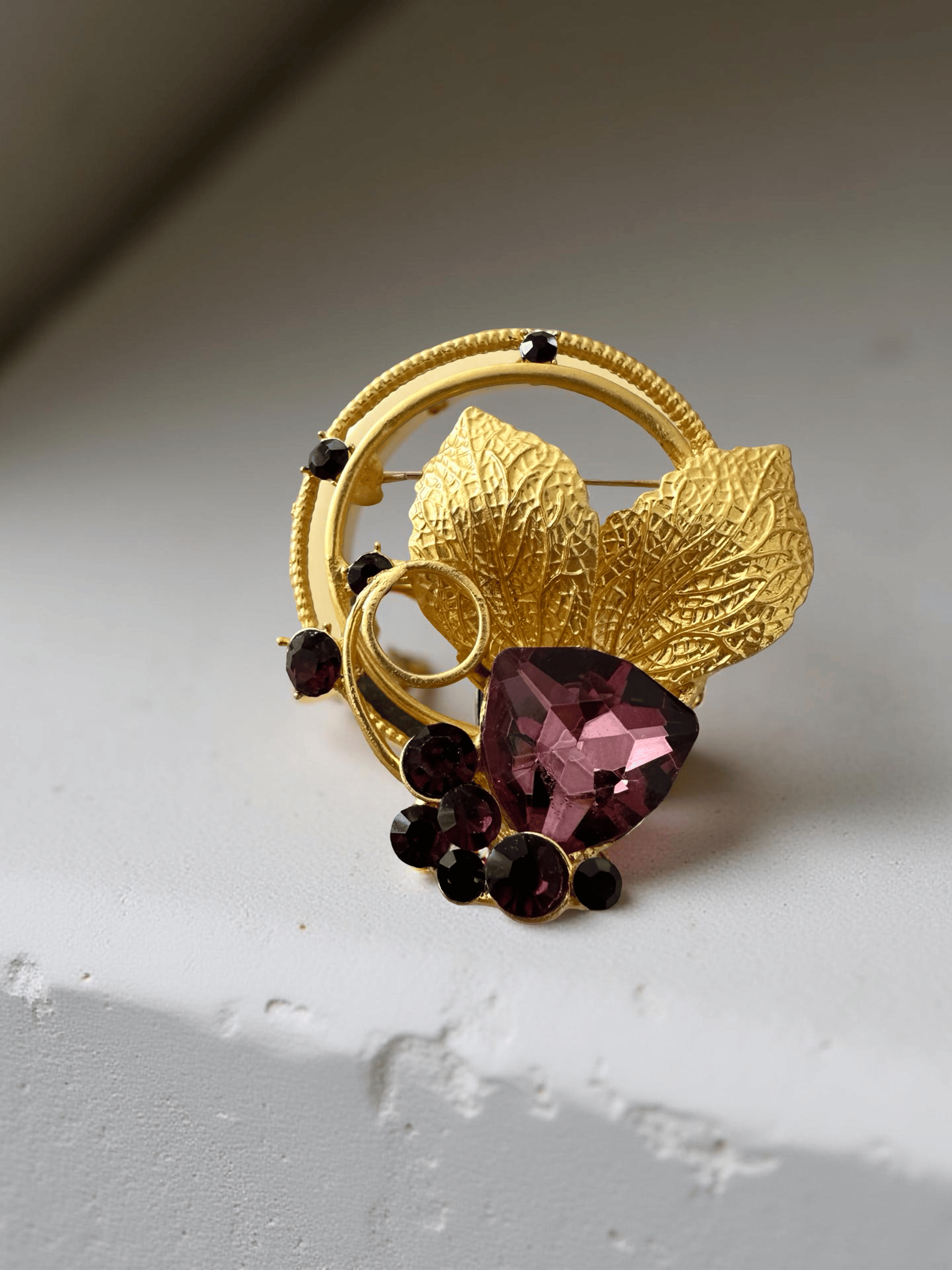 Gold Severlere Broş