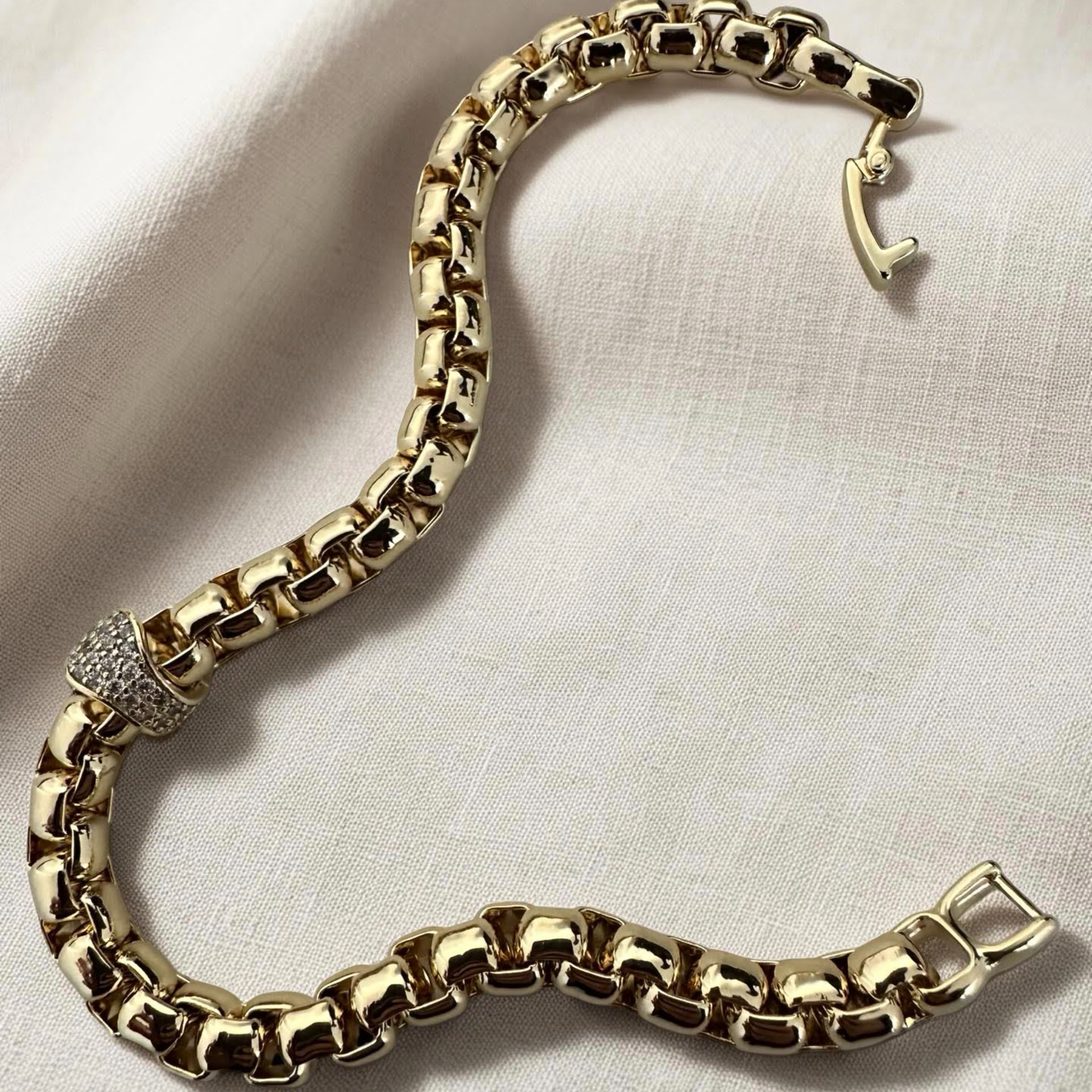 Amore Link: Işıltılı Altın Kaplama Box Chain Bileklik