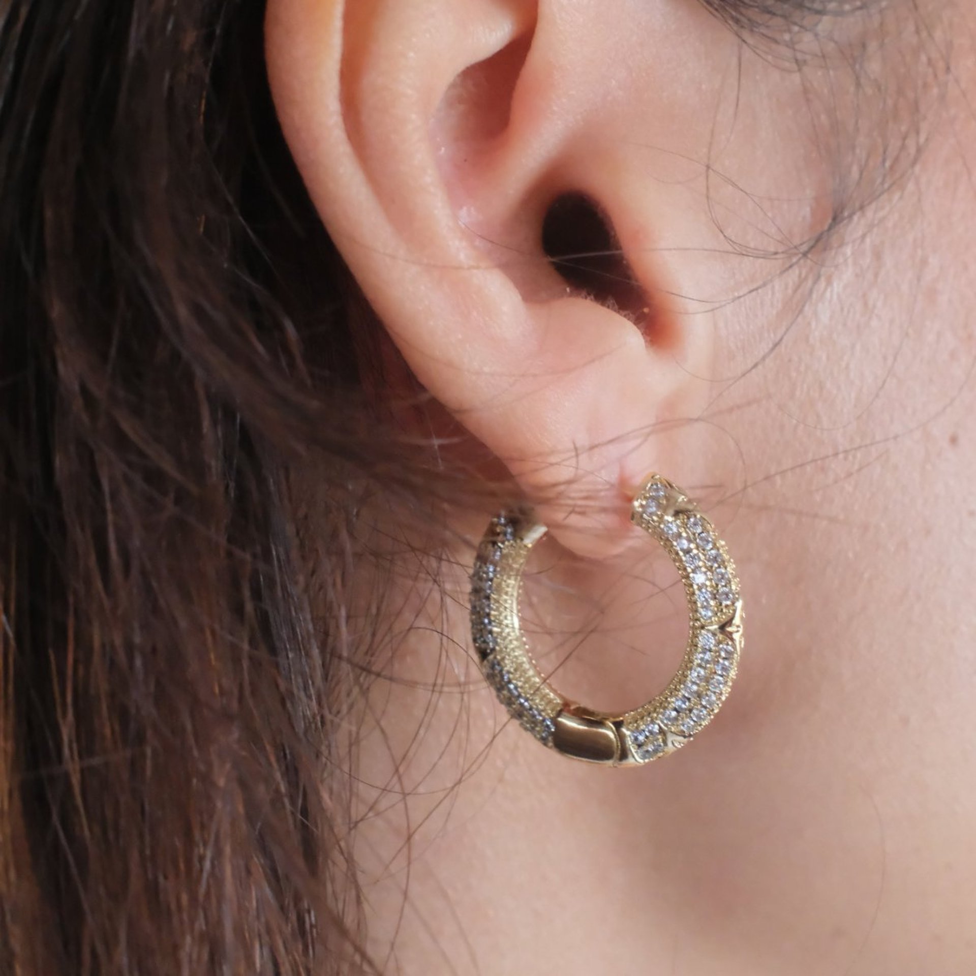Elegant Pave Taşlı Halka Küpe - 2. görsel