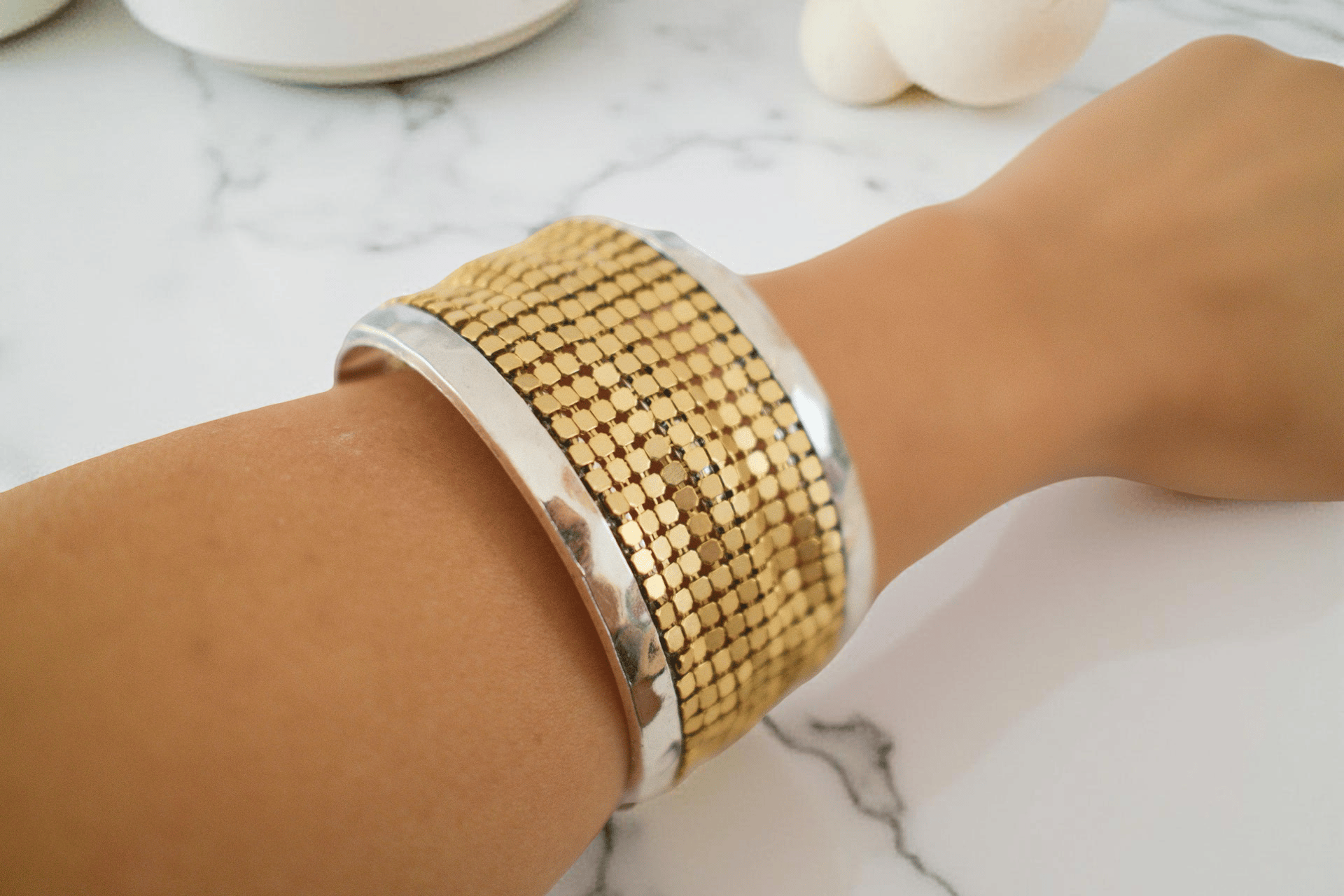 Gold Dokulu Statement Bileklik - 2. görsel