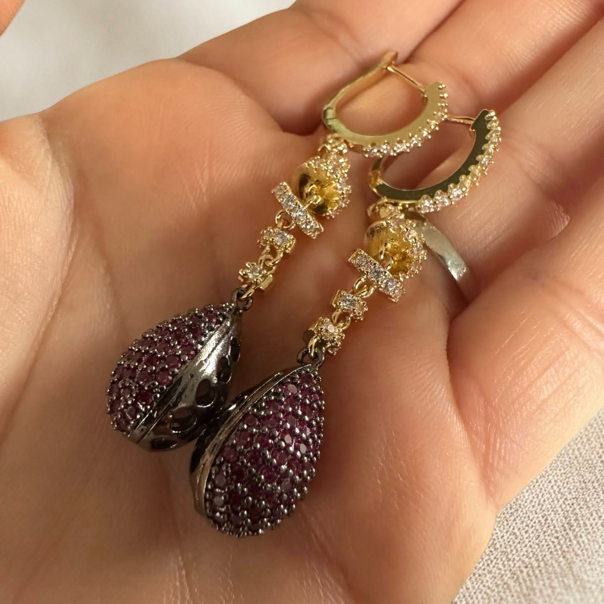 Magenta Drop Kristal Damla Taşlı Sallantılı Küpe - 3. görsel