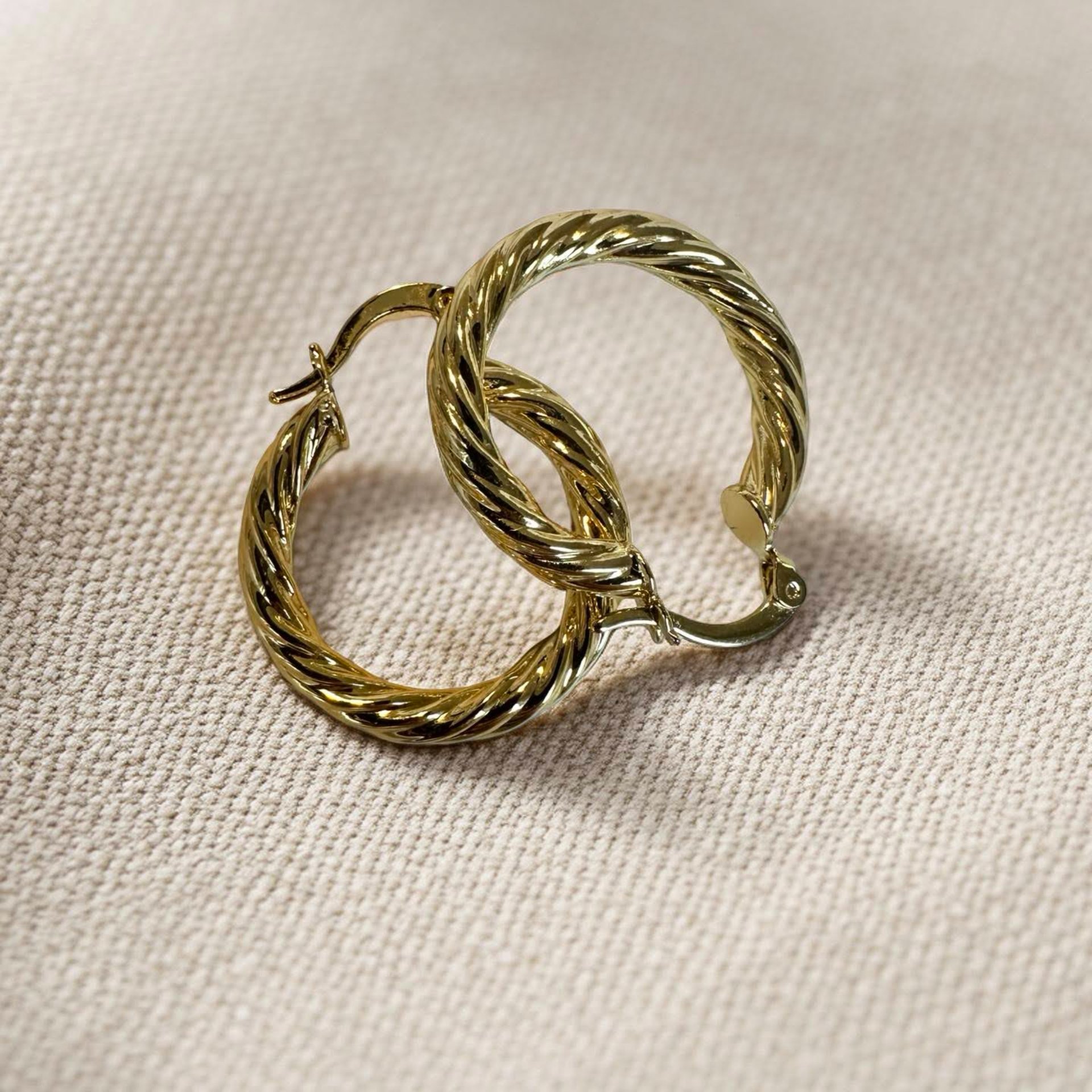 Golden Twist Halka Küpe