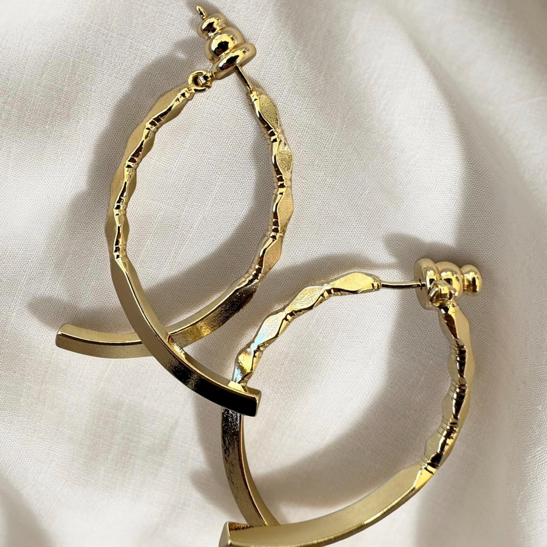 Linear Twist | Modern Büküm Halka Küpe